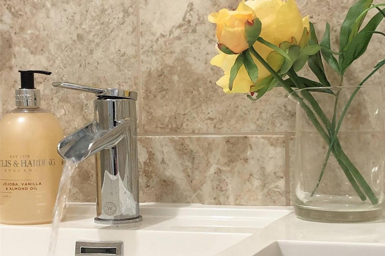 Flat 1 - Entire Modern Studio With En-Suite And Free Parking Close To Qmc, City Centre & Notts Uni Νότιγχαμ Εξωτερικό φωτογραφία