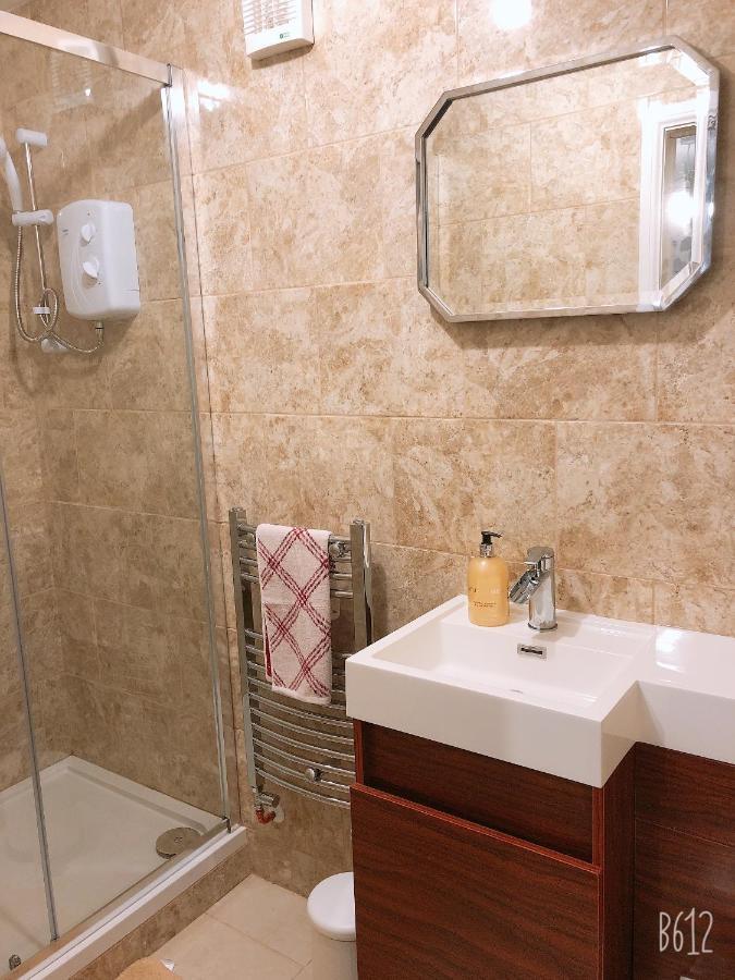 Flat 1 - Entire Modern Studio With En-Suite And Free Parking Close To Qmc, City Centre & Notts Uni Νότιγχαμ Εξωτερικό φωτογραφία